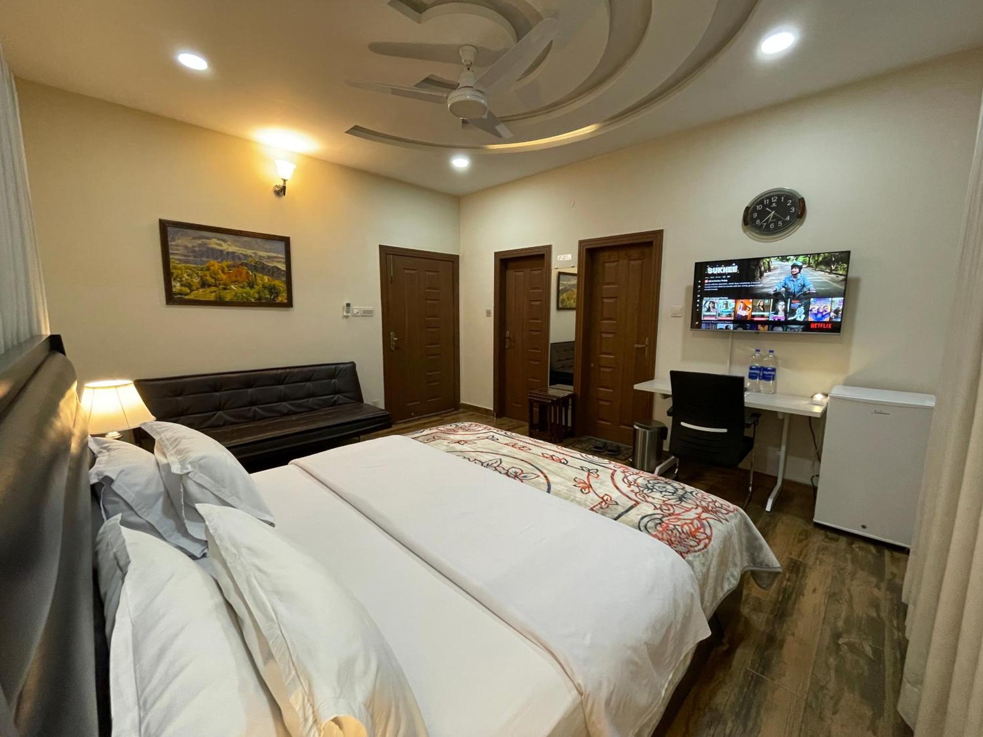 Alpha Guest House Rawalpindi Bagian luar foto